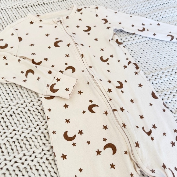 Old Navy Moon and Stars Onesie Unisex Pajama Toddler 3T - Picture 2 of 4